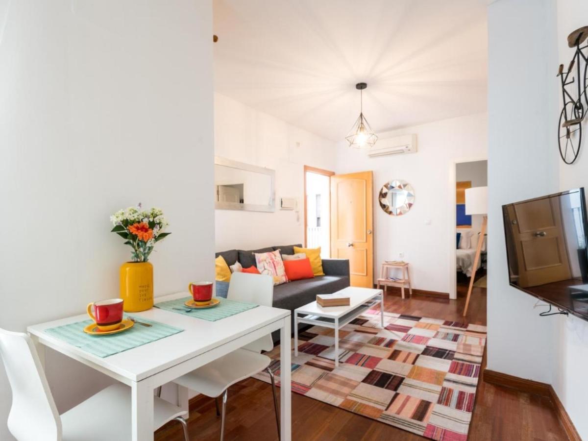 Apartament Holi-Rent Santa Marina Sewilla Zewnętrze zdjęcie